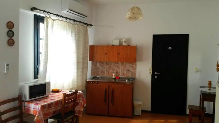 Kostas Studios Apartments - Ενοικιαζόμενα Δωμάτια Με Κουζινάκι มิรินา ภายนอก รูปภาพ
