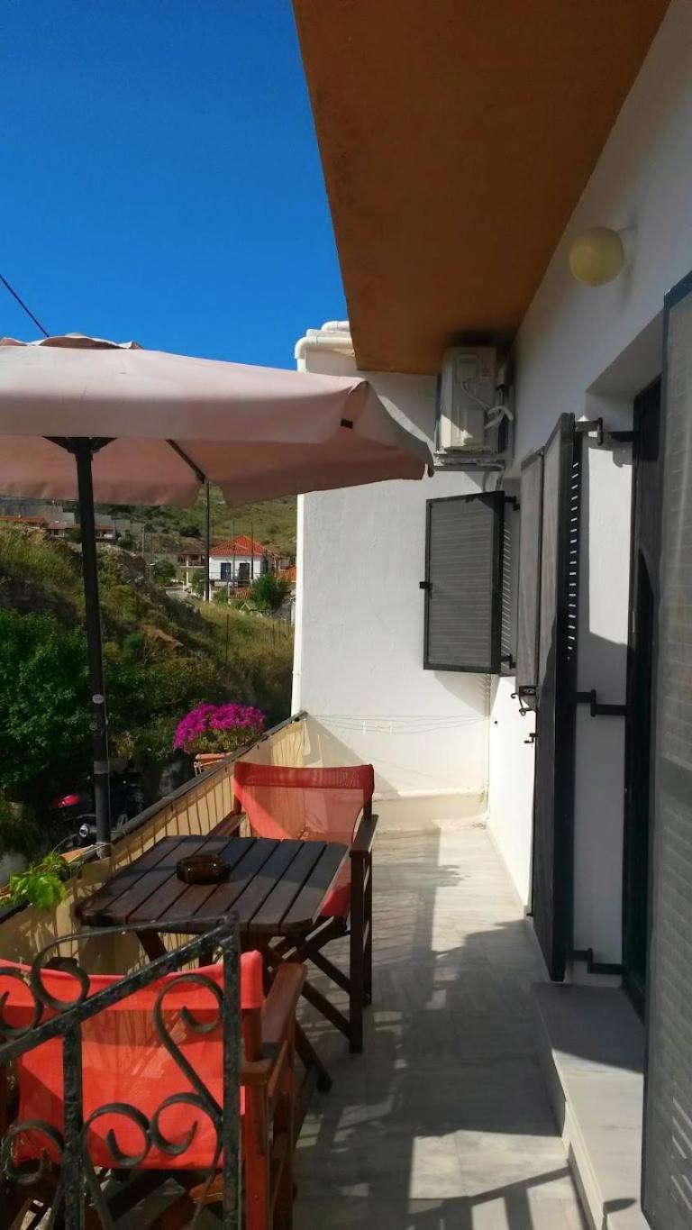 Kostas Studios Apartments - Ενοικιαζόμενα Δωμάτια Με Κουζινάκι มิรินา ภายนอก รูปภาพ