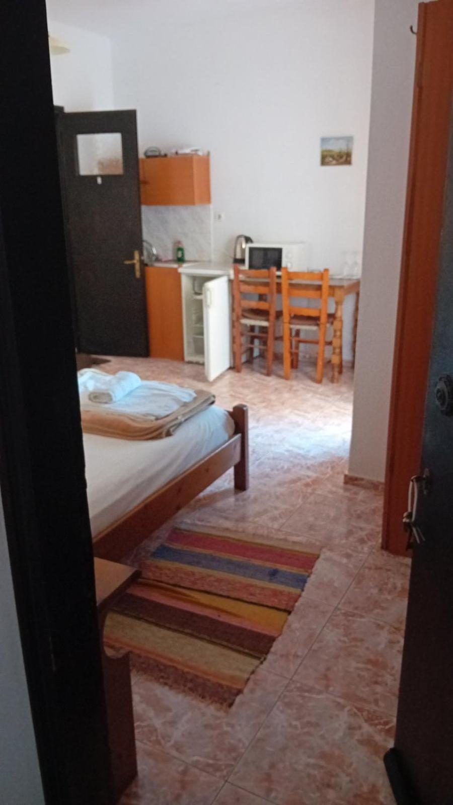 Kostas Studios Apartments - Ενοικιαζόμενα Δωμάτια Με Κουζινάκι มิรินา ภายนอก รูปภาพ