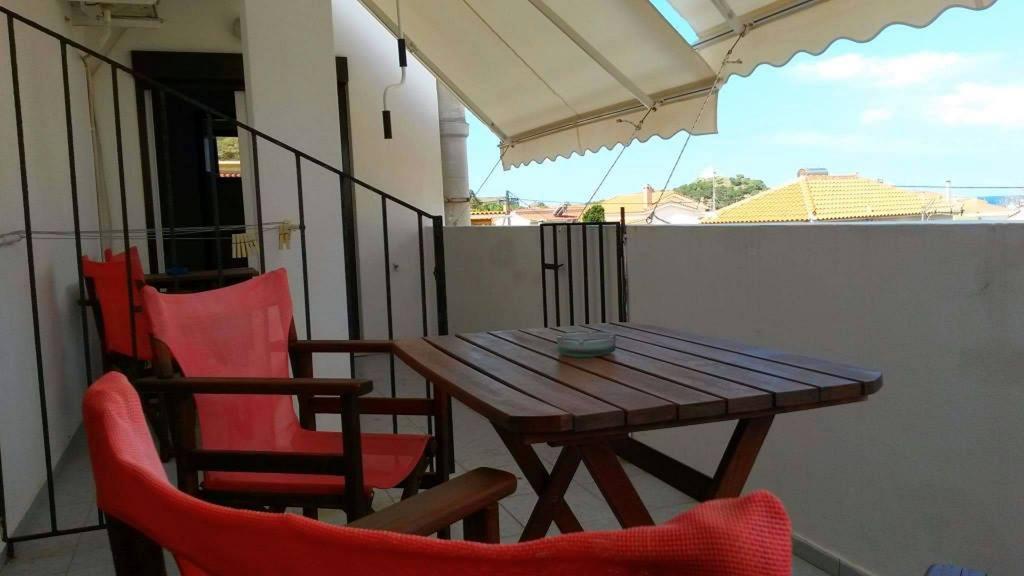 Kostas Studios Apartments - Ενοικιαζόμενα Δωμάτια Με Κουζινάκι มิรินา ภายนอก รูปภาพ