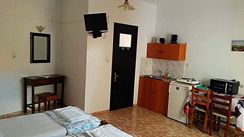 Kostas Studios Apartments - Ενοικιαζόμενα Δωμάτια Με Κουζινάκι มิรินา ภายนอก รูปภาพ
