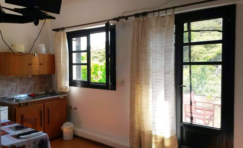 Kostas Studios Apartments - Ενοικιαζόμενα Δωμάτια Με Κουζινάκι มิรินา ภายนอก รูปภาพ