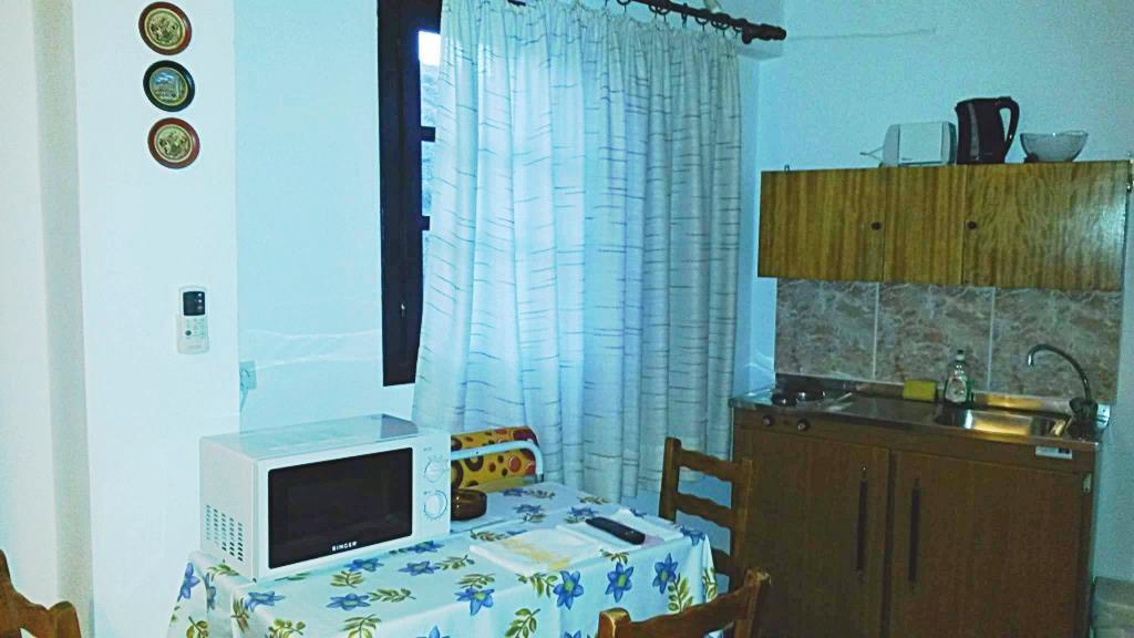 Kostas Studios Apartments - Ενοικιαζόμενα Δωμάτια Με Κουζινάκι มิรินา ภายนอก รูปภาพ